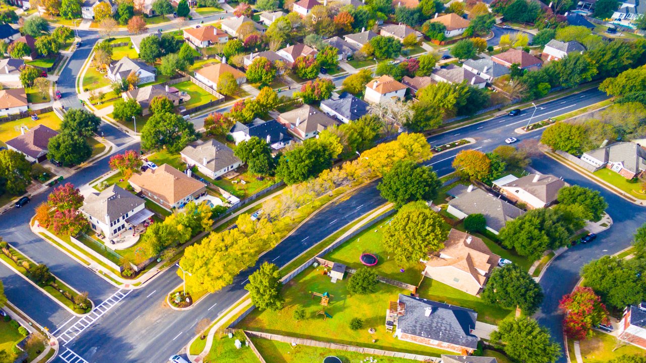 Aerial view of a Edison neighborhood